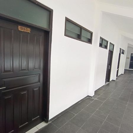 Oyo 92324 Hotel Sinar Rejeki Sukabumi Eksteriør billede