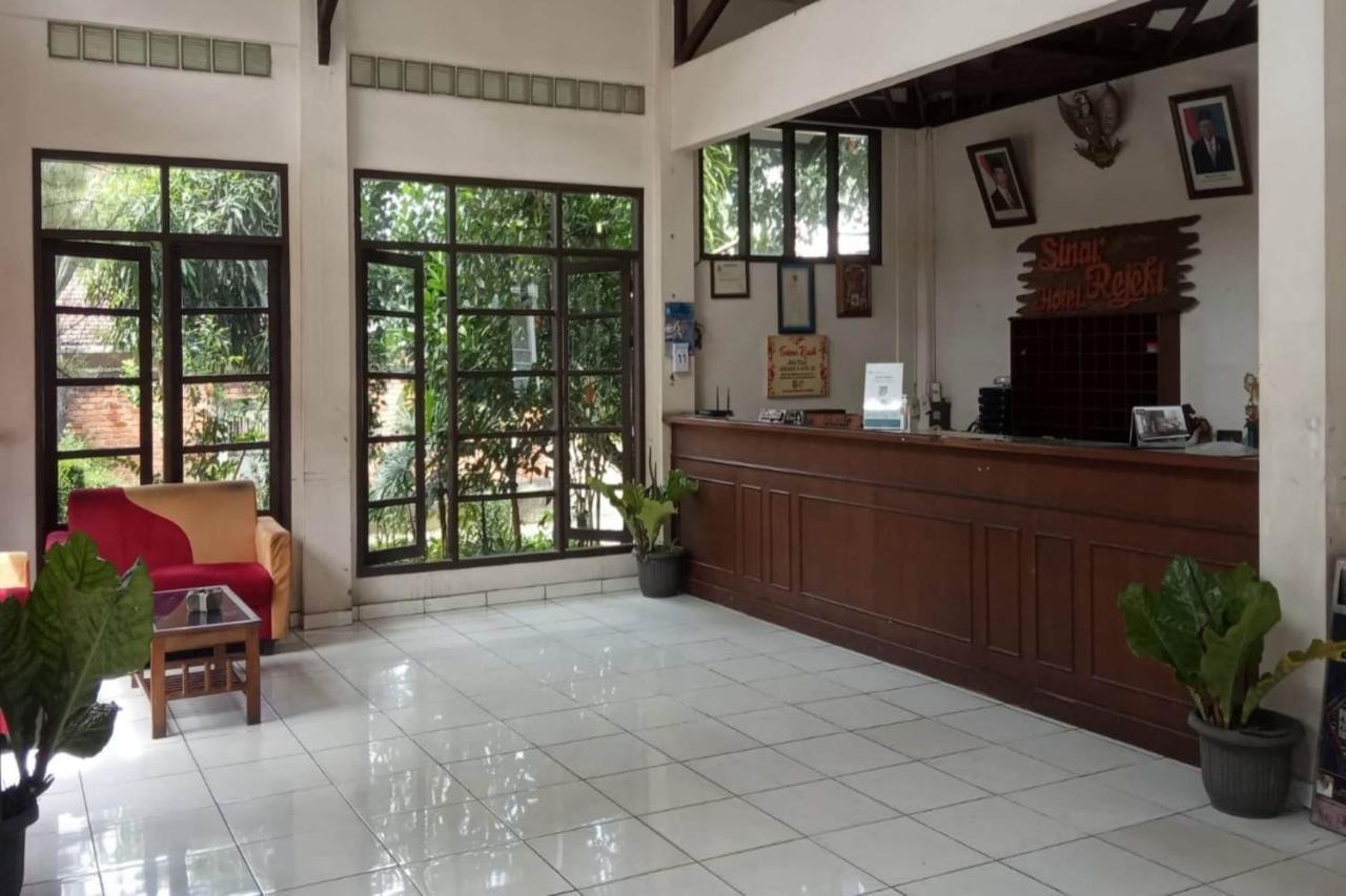 Oyo 92324 Hotel Sinar Rejeki Sukabumi Eksteriør billede