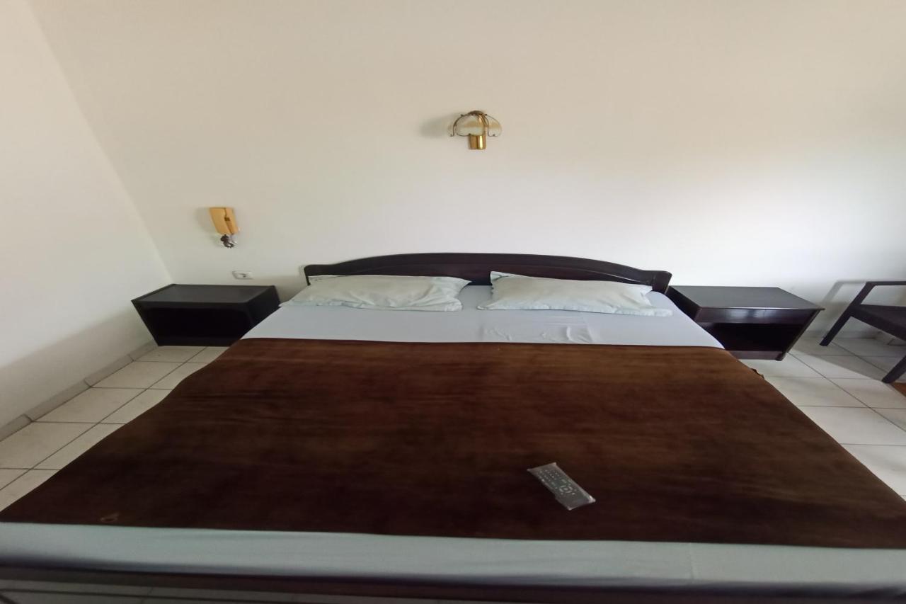 Oyo 92324 Hotel Sinar Rejeki Sukabumi Eksteriør billede