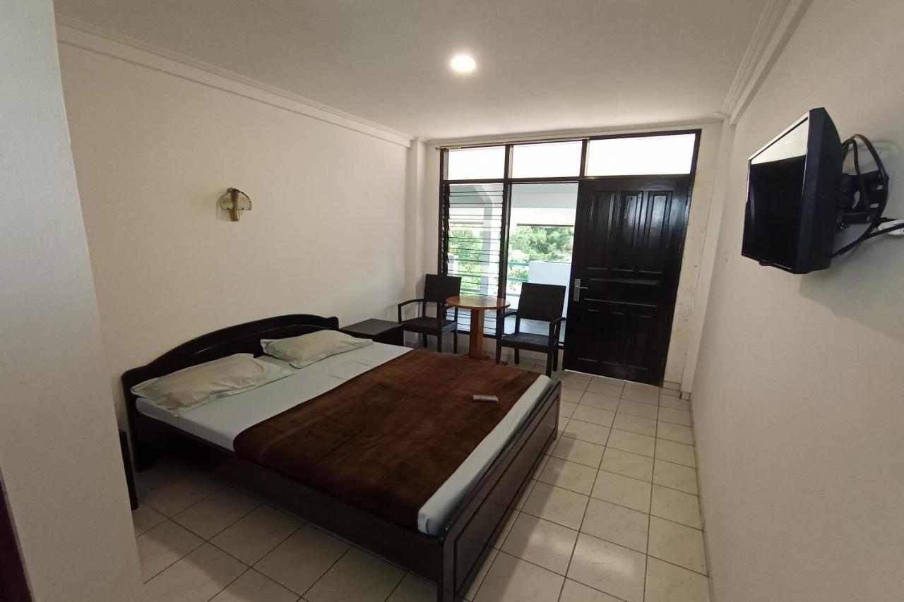 Oyo 92324 Hotel Sinar Rejeki Sukabumi Eksteriør billede