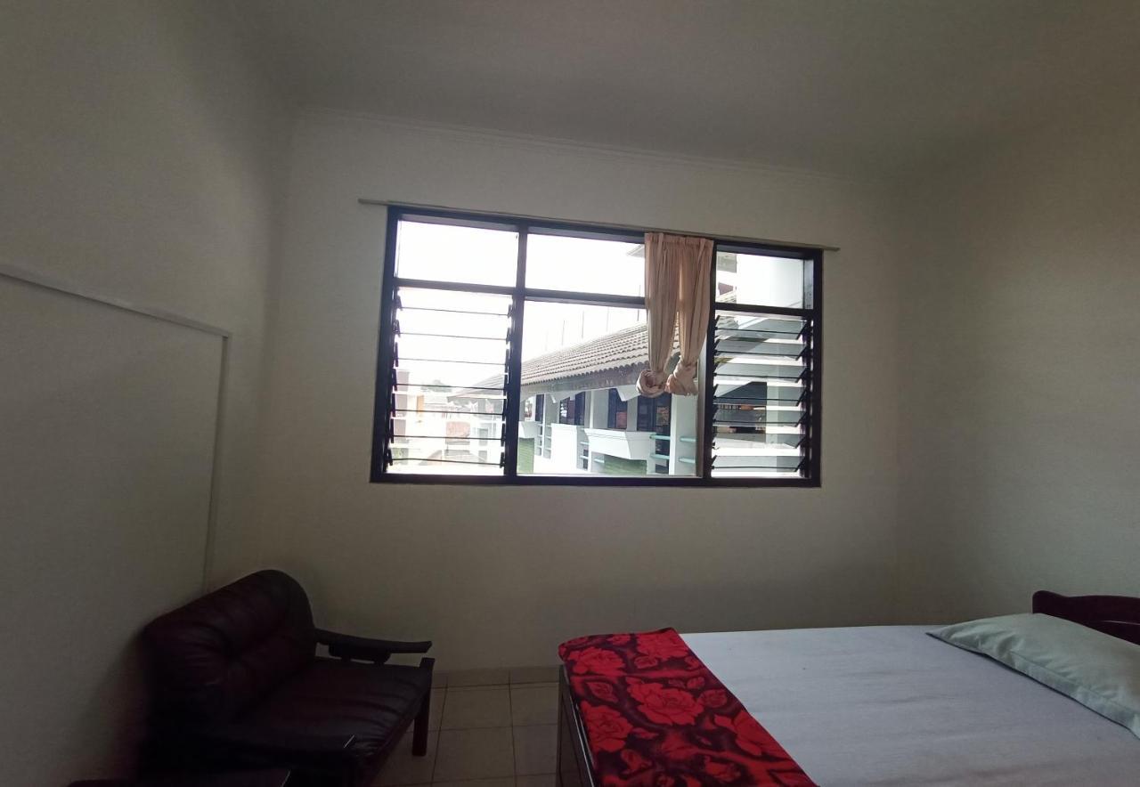 Oyo 92324 Hotel Sinar Rejeki Sukabumi Eksteriør billede